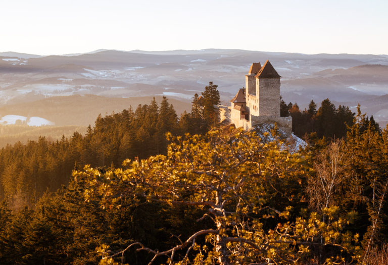 Hrad Kašperk a rozhledny v okolí