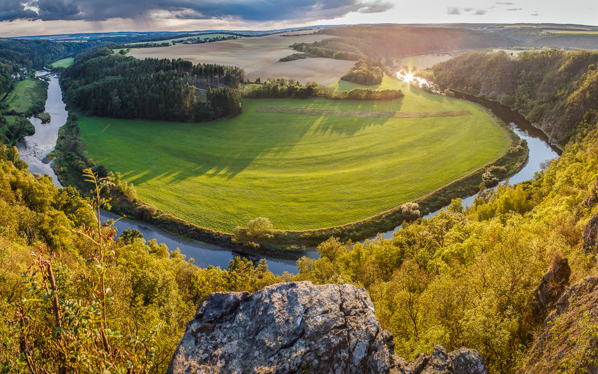 Romantická vyhlídka nad Berounkou • GreenMind.cz