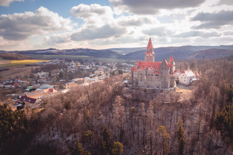 Romantický hrad Bouzov - Výlet se psem - Greenmind.cz - Cestování se psem