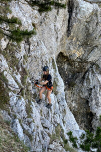 Naše první ferrata - Slovinsko - Prisojnikovo okno - Triglavský národní park - Největší skalní okno v Julských Alpách - Greenmind.cz - Cestování se psem