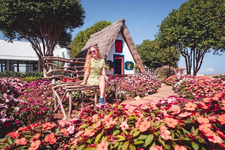 Madeira - Portugalsko - Santana a tradiční barevné domečky casas de colmo - Výlet - Greenmind.cz - Cestování se psem